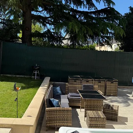 Apartment Tranquille: Charming 6-bedroom Retreat Near Parc Astérix *