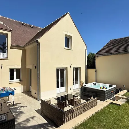 Apartment Tranquille: Charming 6-bedroom Retreat Near Parc Astérix Compiegne
